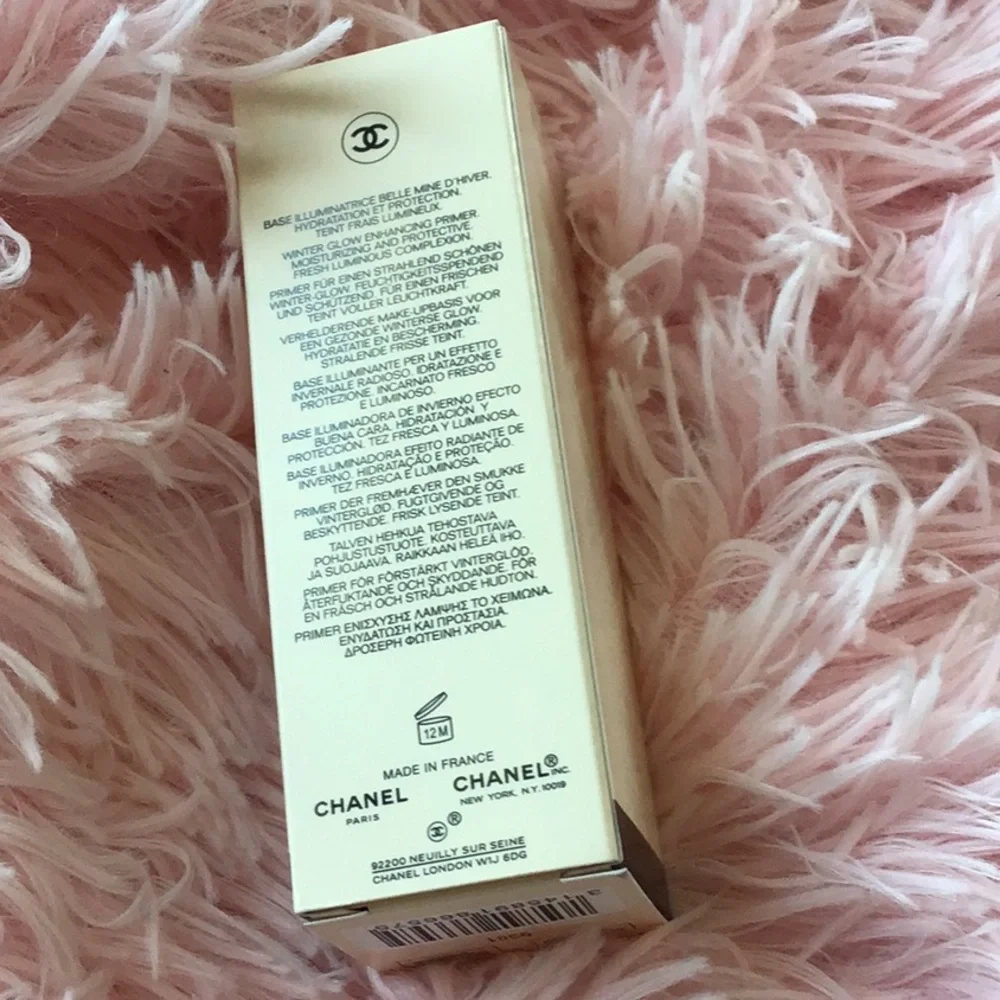New CHANEL Les Beiges Hydration Glow Primer in Frosty White In Box